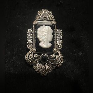 Vintage  Sterling Silver Cameo Brooch/Pendant